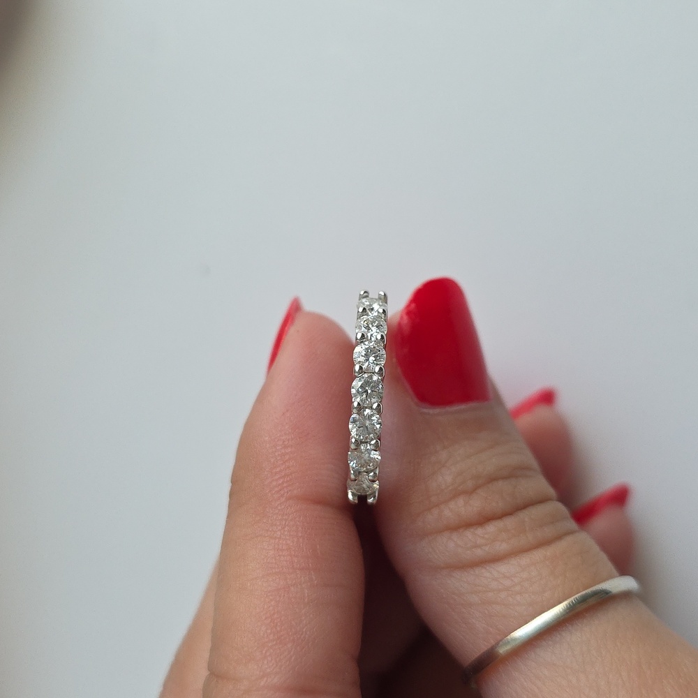 Elegant Silver Band with Clear Stones Size 6